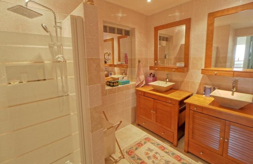 Saint-Quentin-de-Baron Bed & Breakfast | Bienvenue chez Suzy