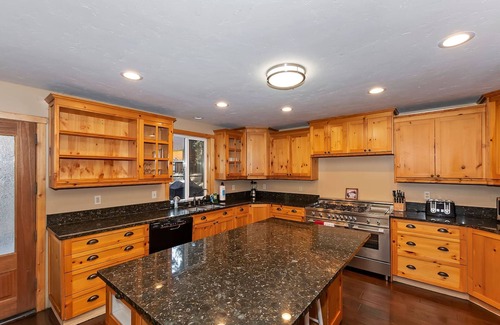 Summit Estates Cabin | Big 10 Luxury Cabin with HotTub