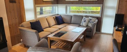 Karlsy Villa | Big 3 bedrom cabin at Grønnliskaret, Ringvassøya.