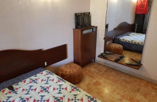 La Californie Apartment | Big apart 140m2 5min walk to beach sea &Promenade 3 double rooms,big living room 42m2, 3 showers,9 beds, free parking