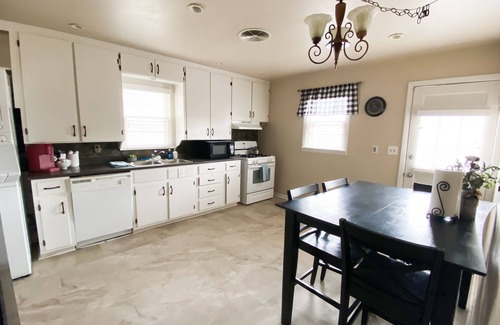 Canyon House | Big backyard and fire pit, close to Canyon Square, WT and the Palo Duro Canyon