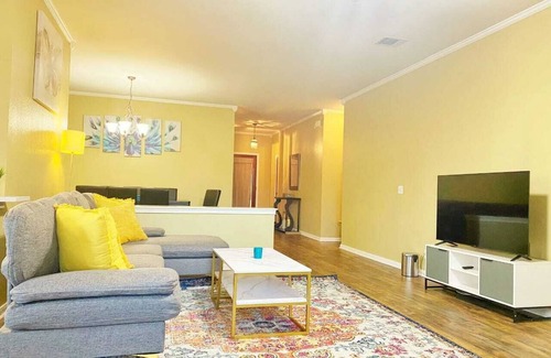 Cat Hollow House | Big Backyard * Fully Furnished*3 BR 2 Bath Home