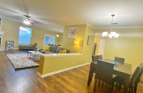 Cat Hollow House | Big Backyard * Fully Furnished*3 BR 2 Bath Home