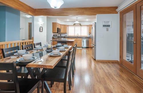 Avon Cabin | 🐻 Big Bear Lake Home 🎣 Sleeps 17 🛶 Game Room 🎮