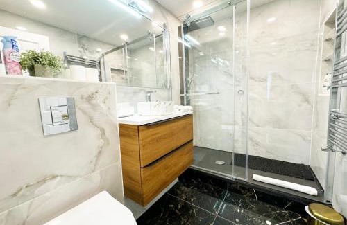 Prince's Apartment | Big Ben Panorama, Parliament View, 3 bedrooms, Central London, Luxurious flat for 6 guests