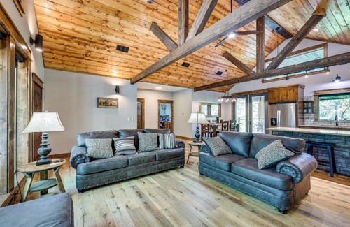 Hodgen House | Big Cedar Vacation Rental with Deck and Hot Tub!