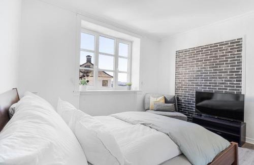 Bergenhus Apartment | Big central apartment w/a view and parking