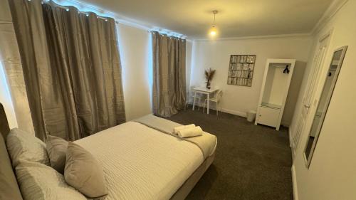 Patchway House | Big Confort, Shared House