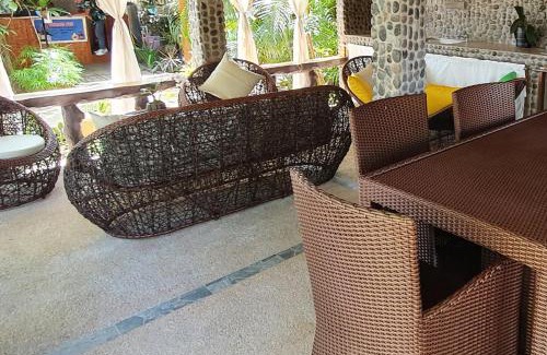 Real Hotel | Big Deluxe - Appleton Little Paradise Beach Resort & Restaurant