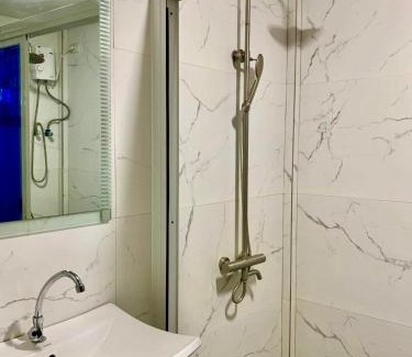 Real Hotel | Big Deluxe - Appleton Little Paradise Beach Resort & Restaurant