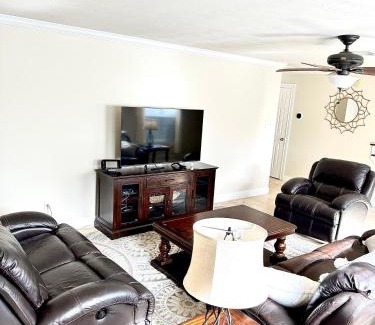 Barker House | ~ Big Family Home near 99/i10/kid friendly~