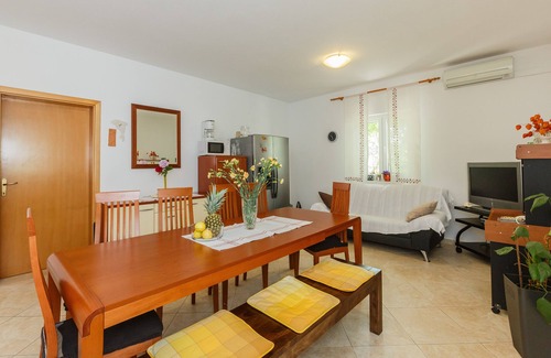 Mirce Villa | Big family villa with pool, quiet & green location, just 2 minutes walk to beach
