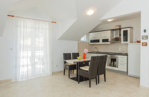 Mirce Villa | Big family villa with pool, quiet & green location, just 2 minutes walk to beach