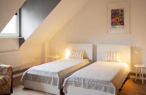 Laar Apartment | Big flat with fresh renovation, free parking, SonyPS, Netflix