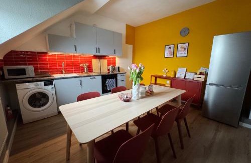 Laar Apartment | Big flat with fresh renovation, free parking, SonyPS, Netflix