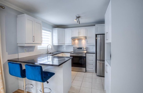 Dollard-des-Ormeaux House | big housengymnbedroomnbathnshowerncozyncleannfull equippedn