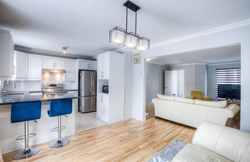 Dollard-des-Ormeaux House | big housengymnbedroomnbathnshowerncozyncleannfull equippedn