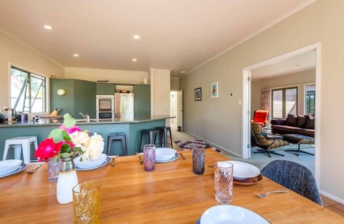 Tikitere House | Big Inn Brunswick | 6 Bed, 4 Bath on 2 Acres