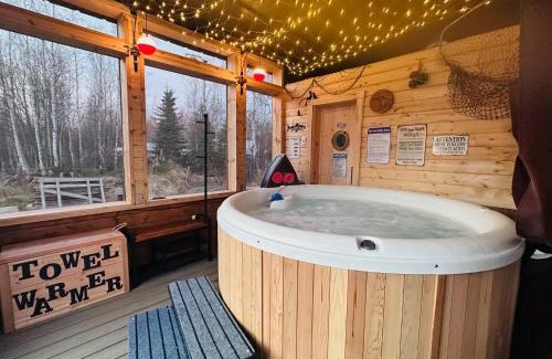 Big Lake Villa | Big Lake Alaska Cozy Cub Cabin with Private Hot Tub & Sauna