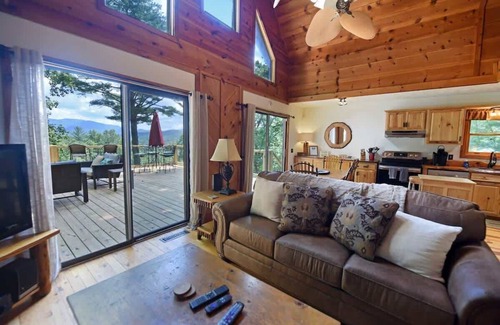 Choestoe Cabin | Big Pine - Mountain view, pet friendly, hot tub