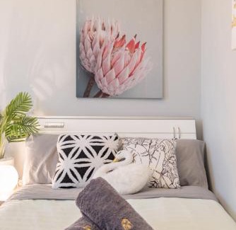 Burwood House | Big Quadruple Room - Nearby Station and Park - Close to Chinatown - Shared Bathroom