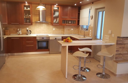 Spata-Artemida Villa | Big Quiet Villa near the sea and the airport