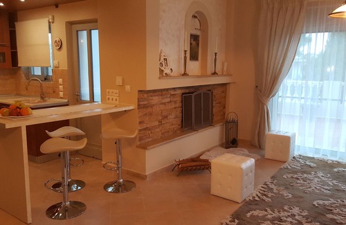 Spata-Artemida Villa | Big Quiet Villa near the sea and the airport