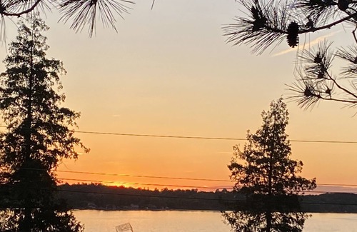 Scugog Cottage | Big Red Cottage with amazing lakeviews!