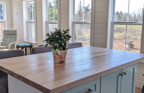 Lakeside Cottage | Big Sea Beach House.. 3 bedroom cottage in an oceanside subdivision