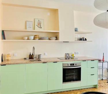 Cacilhas Apartment | Big Studio apartment with a terrace