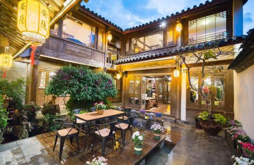 Dayan Old Town House | Big Tree Guesthouse - Naxi old style