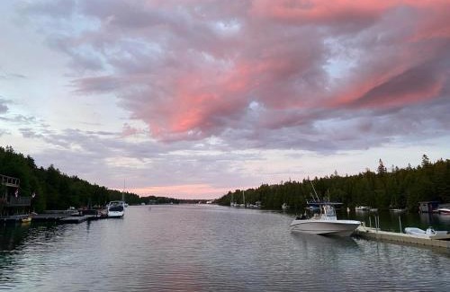 Tobermory House | Big Tub Beach Retreat - Tobermory
