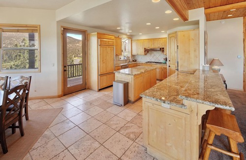 Castle Glen Estates House | BIG VIEWS of Big Bear Lake/Close to Snow Summit, Bear Mtn, Marina, The Village