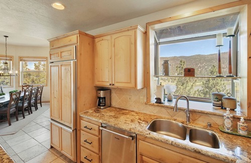 Castle Glen Estates House | BIG VIEWS of Big Bear Lake/Close to Snow Summit, Bear Mtn, Marina, The Village