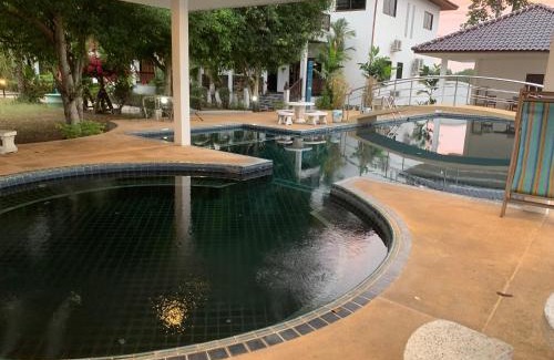 Chakphong House | BIG VILLA at CET Resort Padelcenter with Pool and Tennis