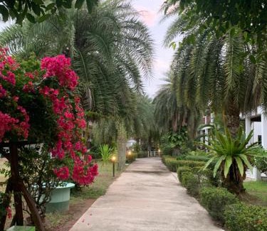 Chakphong House | BIG VILLA at CET Resort Padelcenter with Pool and Tennis