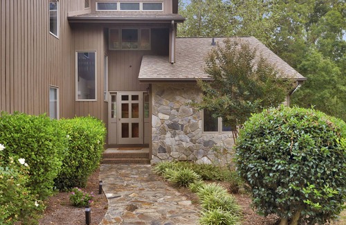 Belmont House | Big water Lake Wylie views on quiet cove, private acre property near Belmont