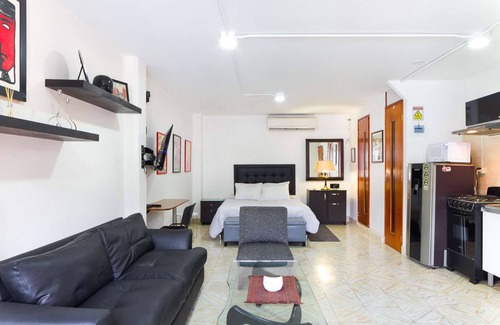 El Poblado Apartment | Biggest studio in the building AC Double head shower