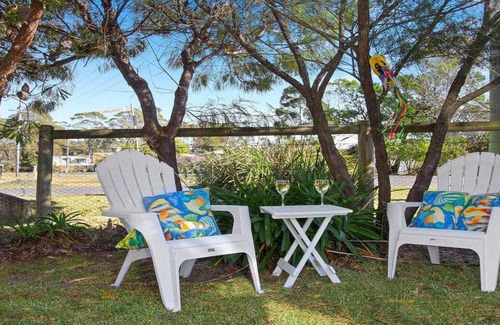 Lake Conjola Cottage | Bij's on the Beach – walking distance to beach