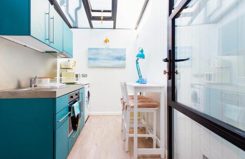 Worthing Apartment | Bijou Retreat 2 mins from Beach