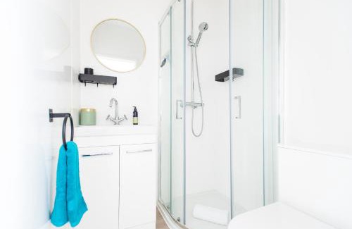 Worthing Apartment | Bijou Retreat 2 mins from Beach
