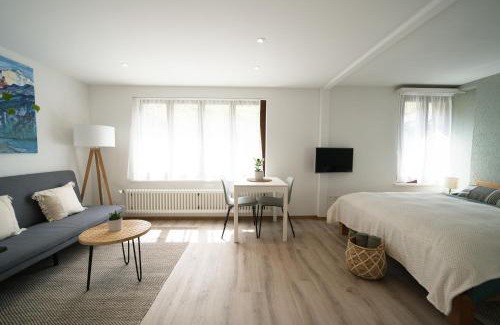 Faulensee Apartment | Bijou Studio with Ambiance near Lake