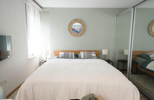 Faulensee Apartment | Bijou Studio with Ambiance near Lake