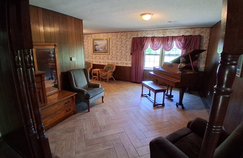 Iola House | Bike, Fish, Relax 3 BR Lakefront Ranch House