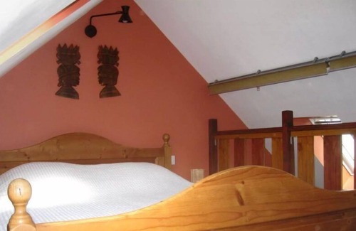 Gouezec Apartment | Bike or walk along the Nantes Brest Canal