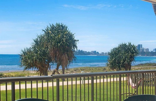 Bilinga Apartment | Bilinga Beach 4 - Absolute Beachfront