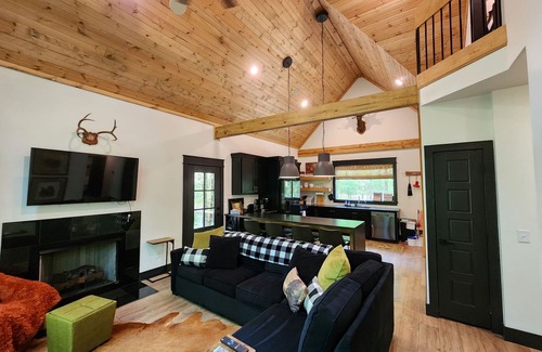 Whitesboro Cabin | Billy Creek cabin | ATV trails | hot tub | firepit