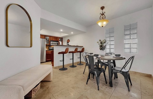 Camelback East Condo | Biltmore Baby! Ground Floor Pool and More!