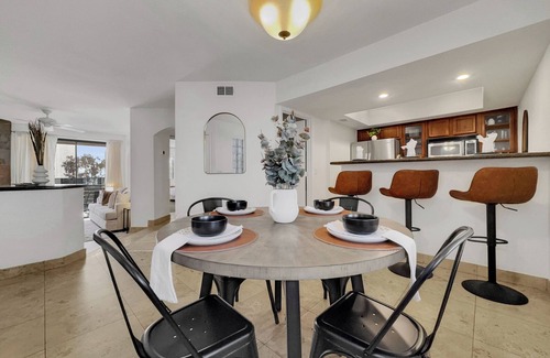 Camelback East Condo | Biltmore Baby! Ground Floor Pool and More!