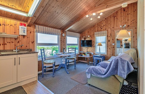 Dinas Cabin | Bimbadeen Lodge